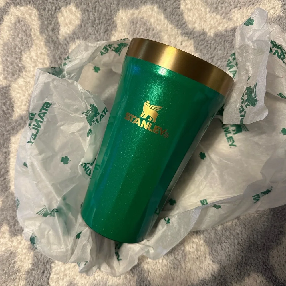 Stanley 🍀⭐️ - Picture 1 of 5